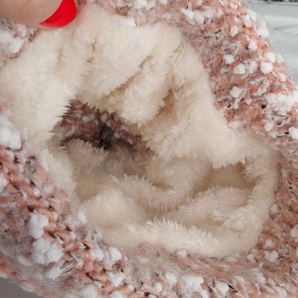 'C.C BEANIE' FLEECE~LINED POM-POM BEANIE ROSEA - Picture 7 of 16